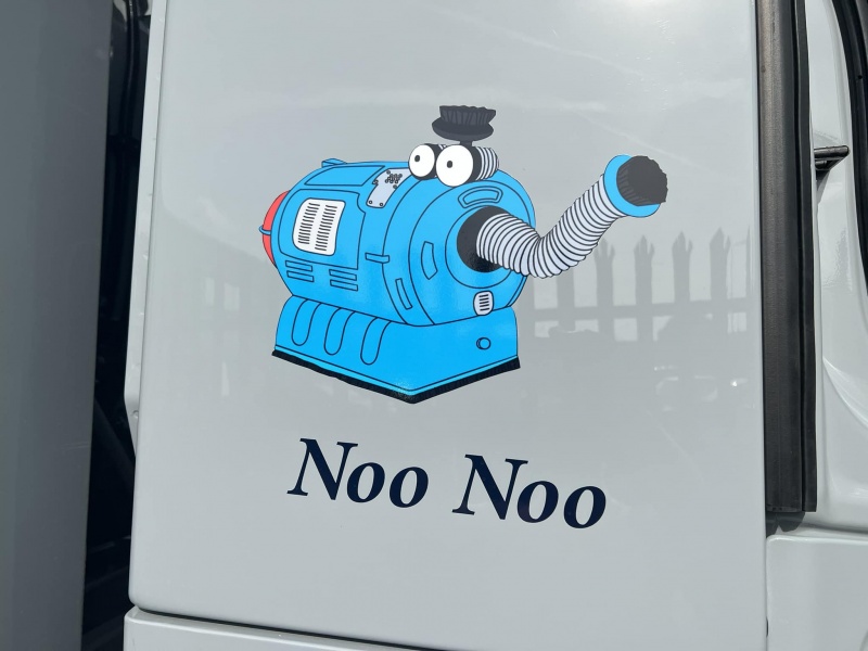 Noo Noo logo on vehicle