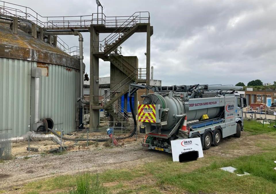 Our N99DTL Super water recycling unit and its operators continue their large digester clean today, reaching a vital point of the project.