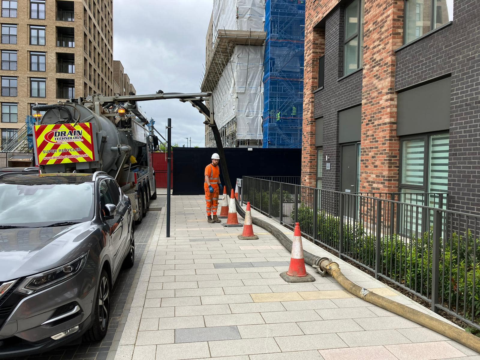 Todays task for one of our tanker teams was a 135m pull from a basement through an inaccessible manhole to a tank down in London.