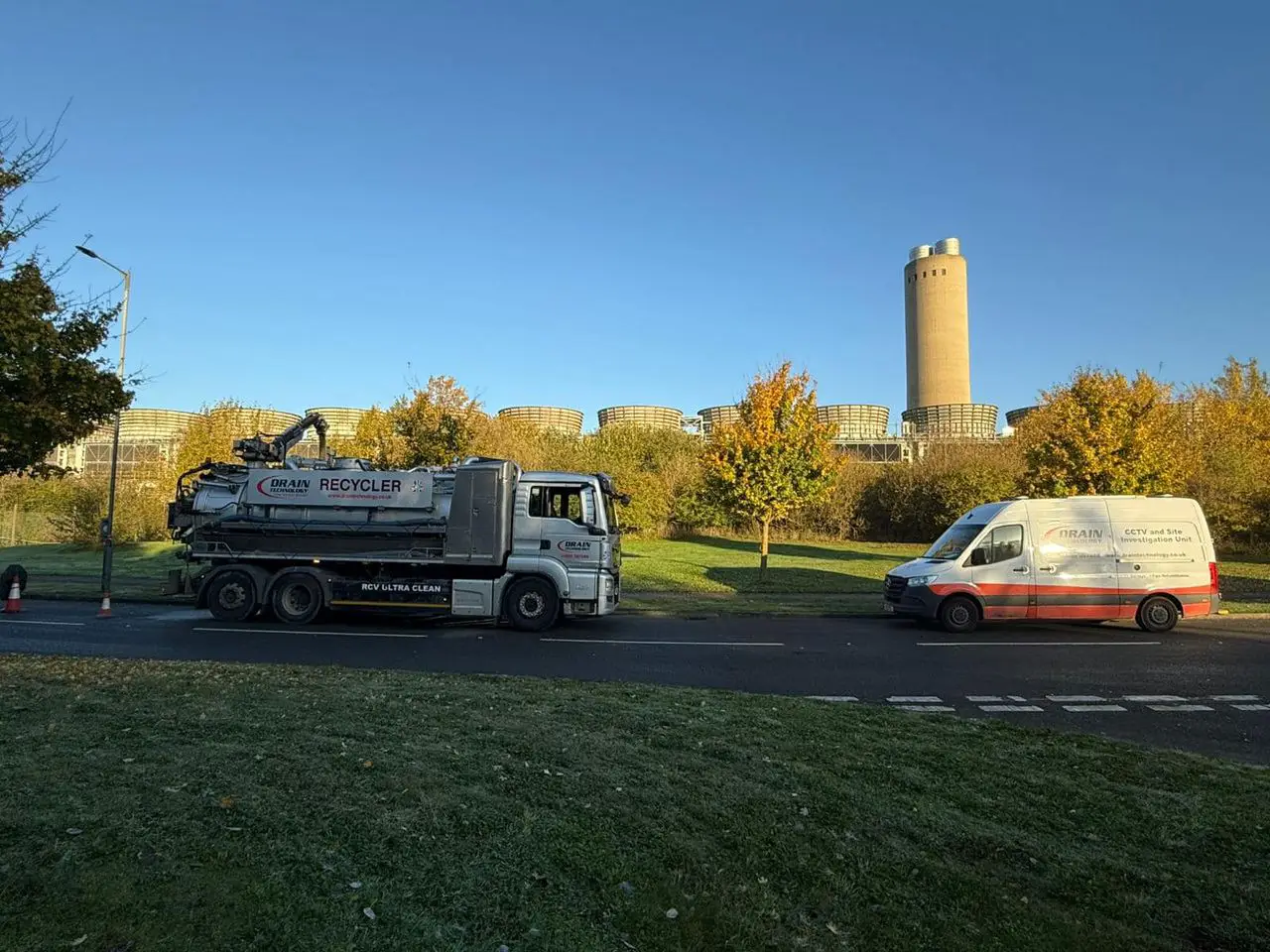 A lorry and a Drain Technology van looking at one another