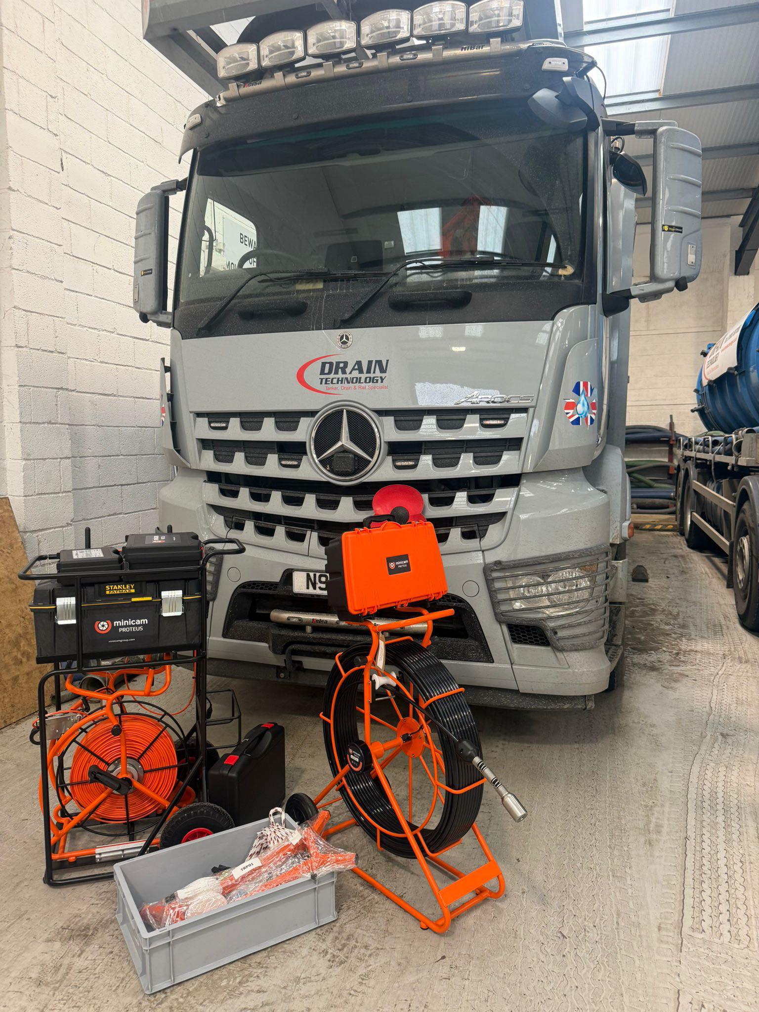 599949447_1455833896551795_3395585781548023015_n Front of lorry with cables