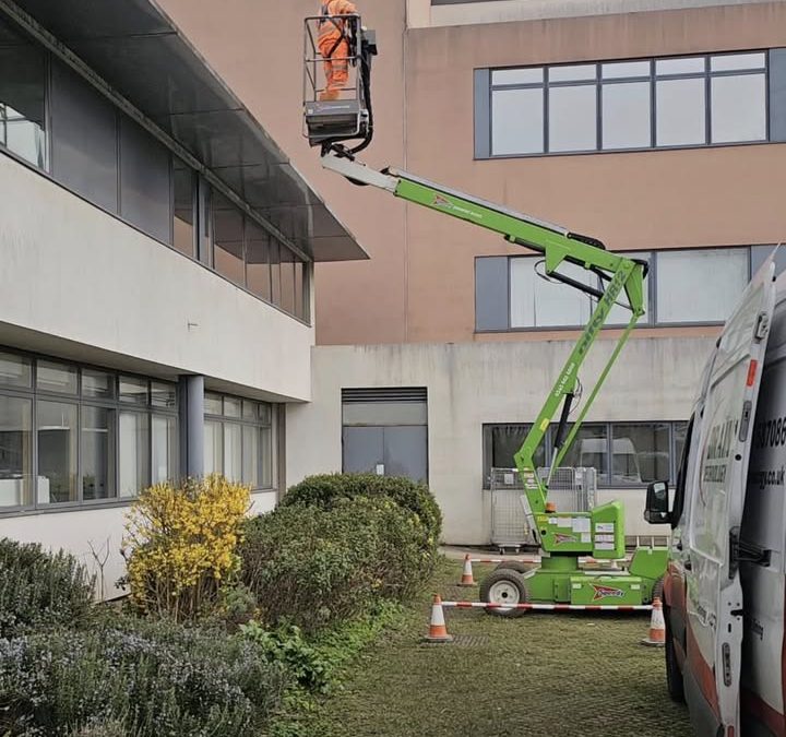 One of our fully qualified IPAF teams out today undertaking high level gutter and down pipe investigation and cleaning works for a valued client.