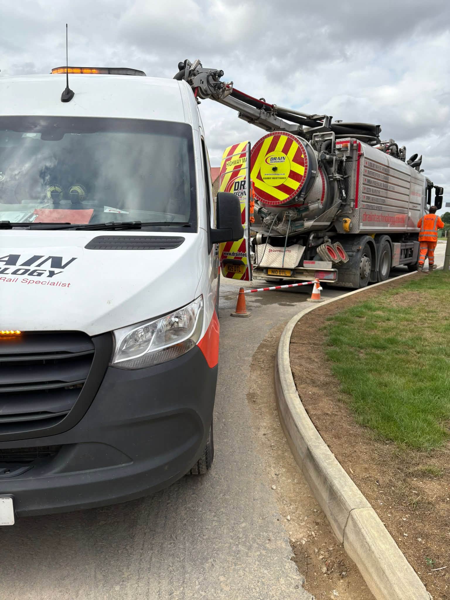 DT news 31:7 Van and tanker by a curb