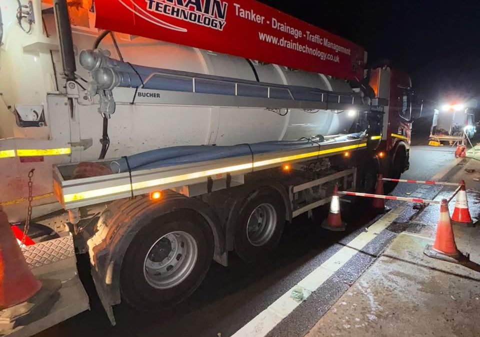 Two of our night crews are out this week doing what we do best, delivering a high, safe level of service while exceeding our clients needs!